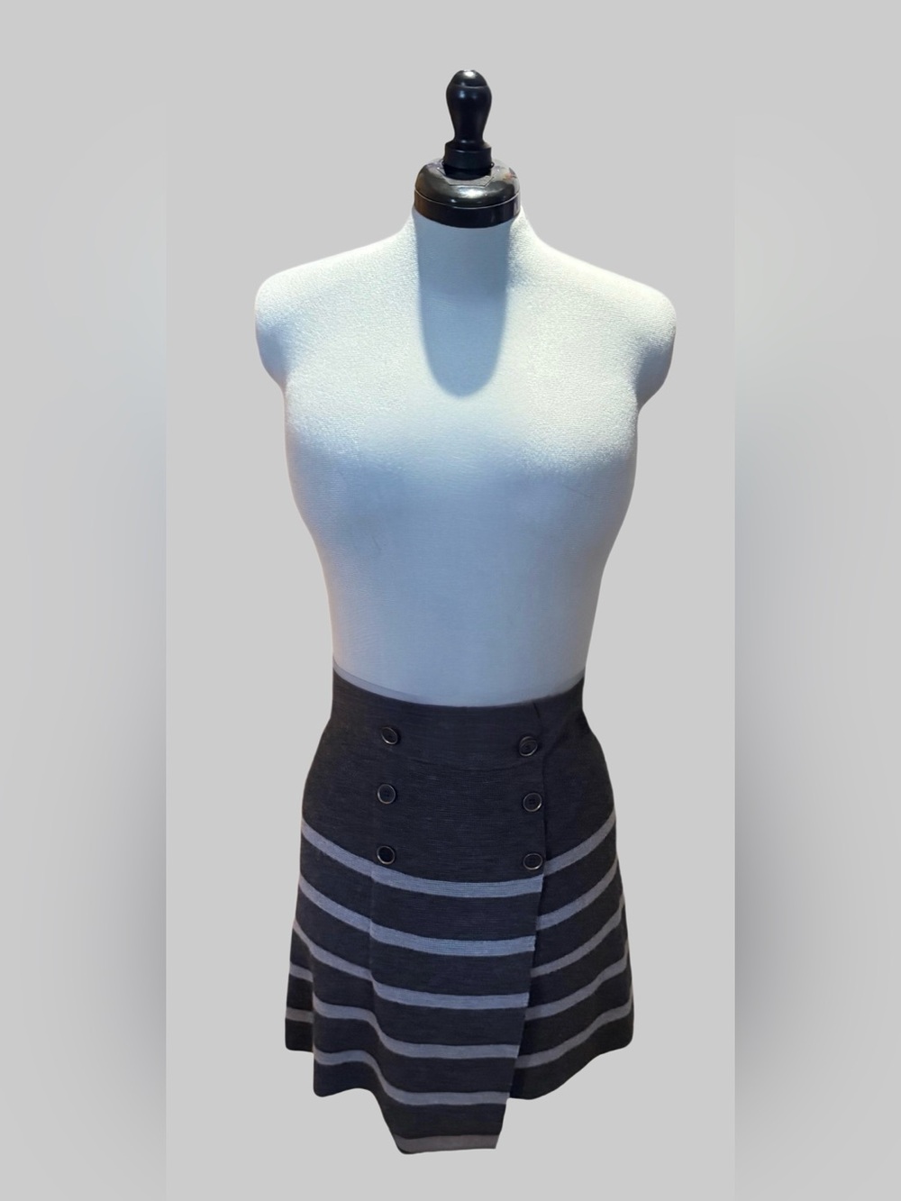 LOFT Wool-Blend Striped Charcoal Gray Knit Skirt Faux Wrap - Size Medium (8/10)